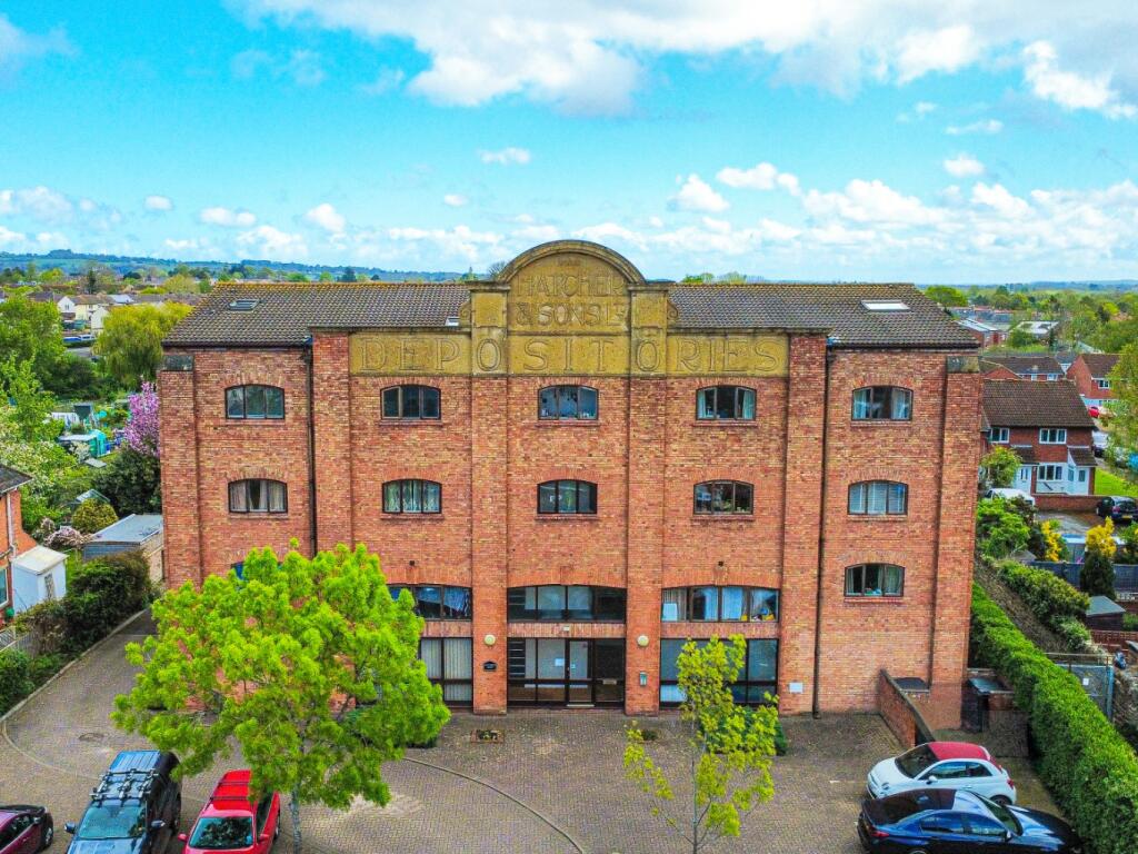 Main image of property: Stylish One-Bedroom Top Floor Apartment - Fully Furnished!