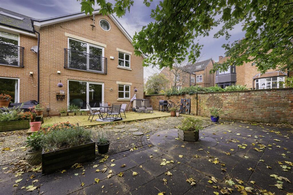 Main image of property: Kingshill Road, Manchester