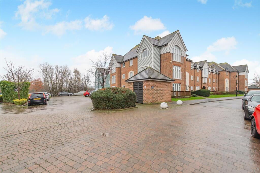Main image of property: The Lakes, Larkfield