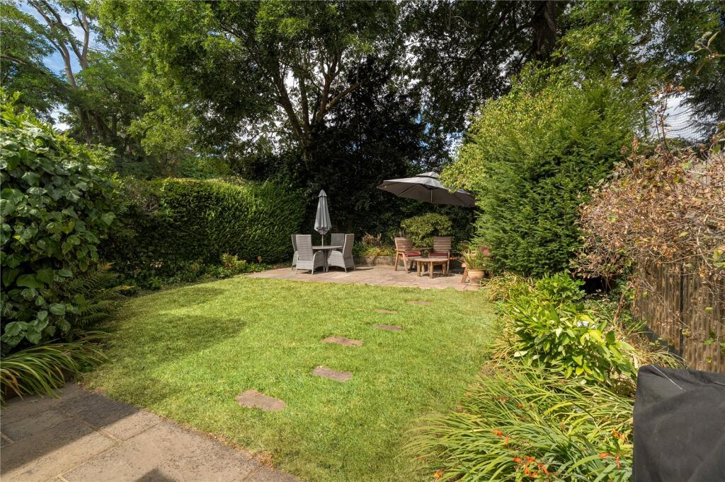Apartment in Slough, Chalfont St Peter - View 4