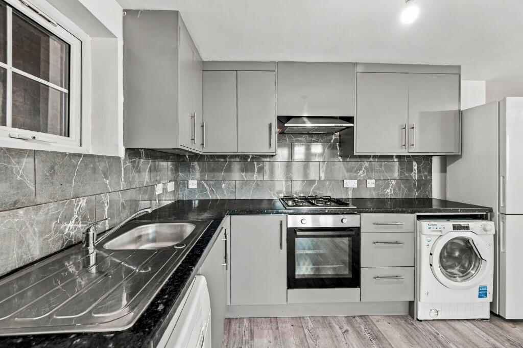 Apartment in Windsor - View 5