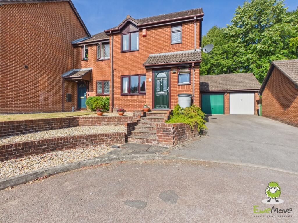 House in Basingstoke and Deane, Hatch Warren