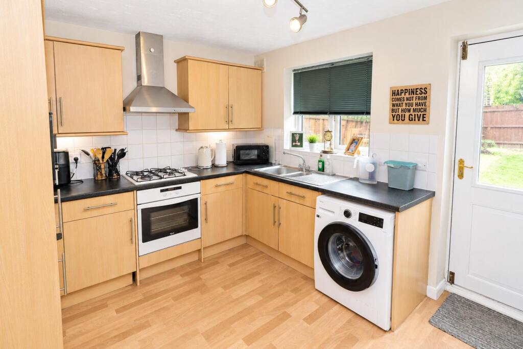 House in Irthlingborough, North Northamptonshire - More