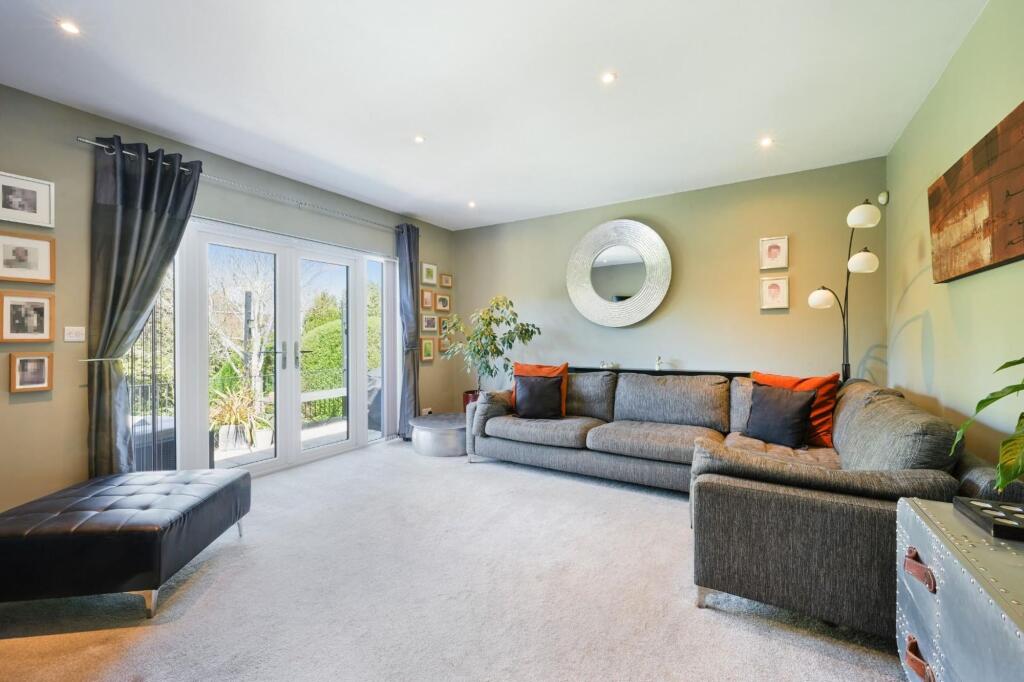 House in Sutton - View 4
