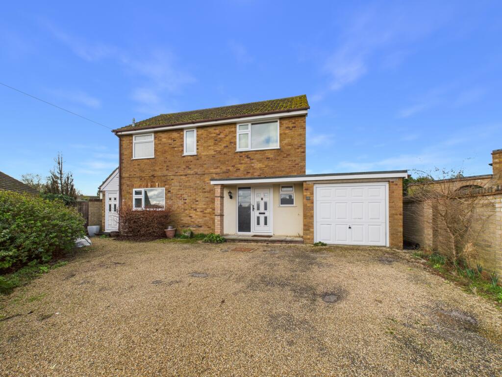 3-bed detached on 14 Pannels Close, Glemsford, Sudbury, Suffolk CO10 7RR, £250,000