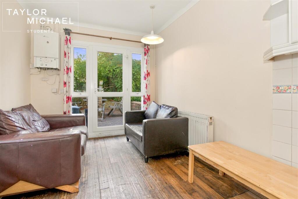 6 bedroom terraced house for rent