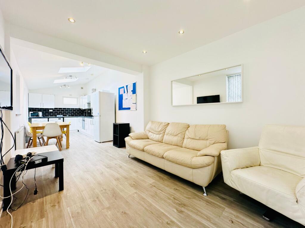 House in Nottingham - View 3