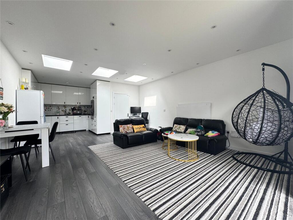 House in Romford - View 4