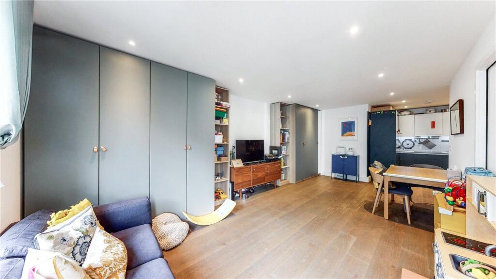 Main image of property: 3 Wenlock Road, N1