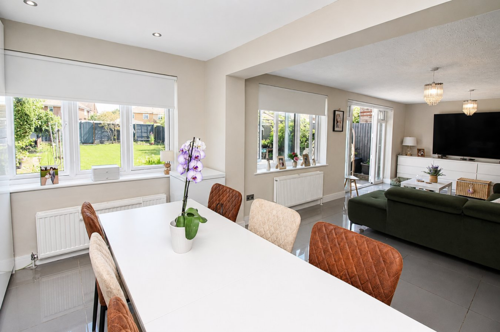 Francis Close, Stotfold, Hitchin, SG5 photo 4