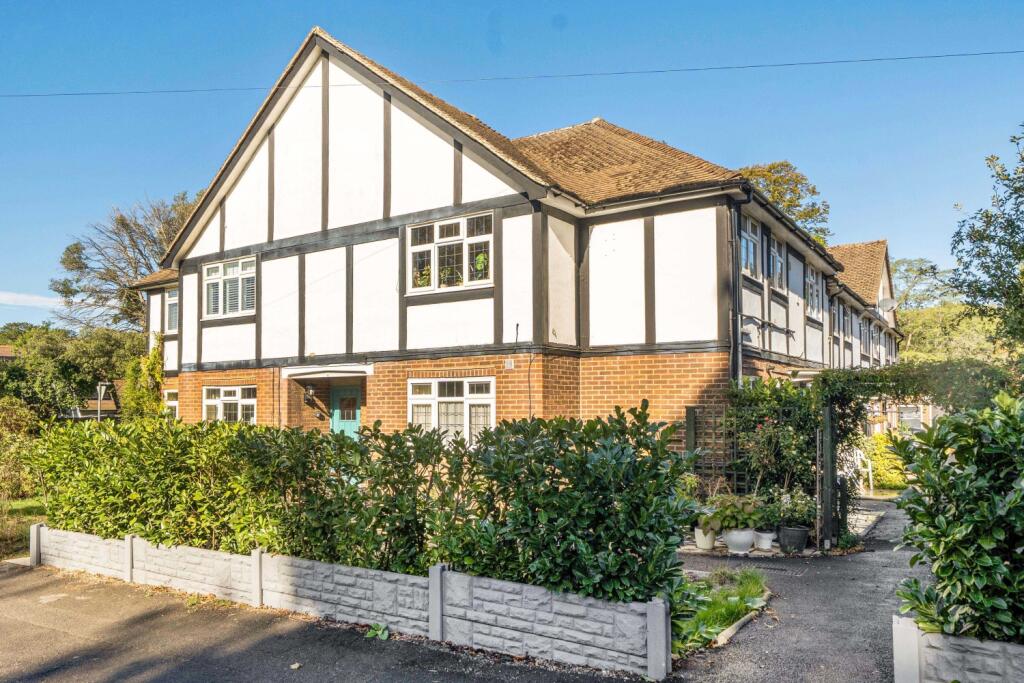 2-bed flat on West Hill, Epsom, Surrey, KT19, £335,000