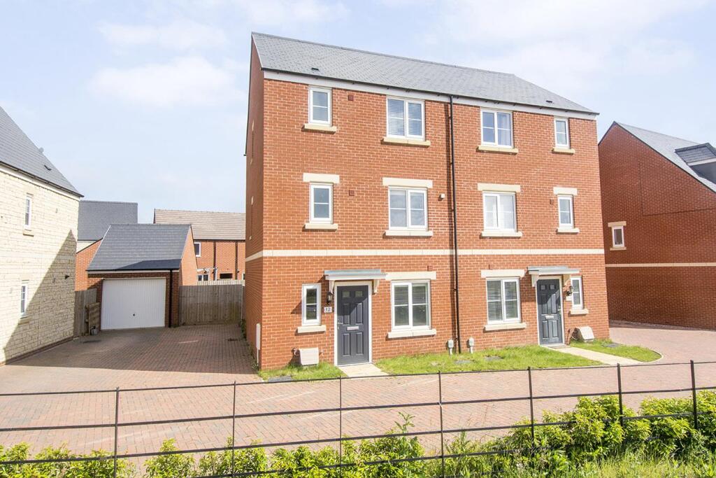 4-bed house on Barn Owl Drive, Rothwell, Kettering, £290,000