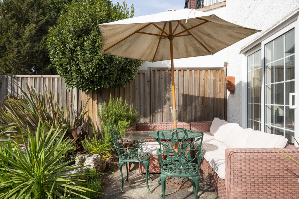House in London, West Barnes - View 2