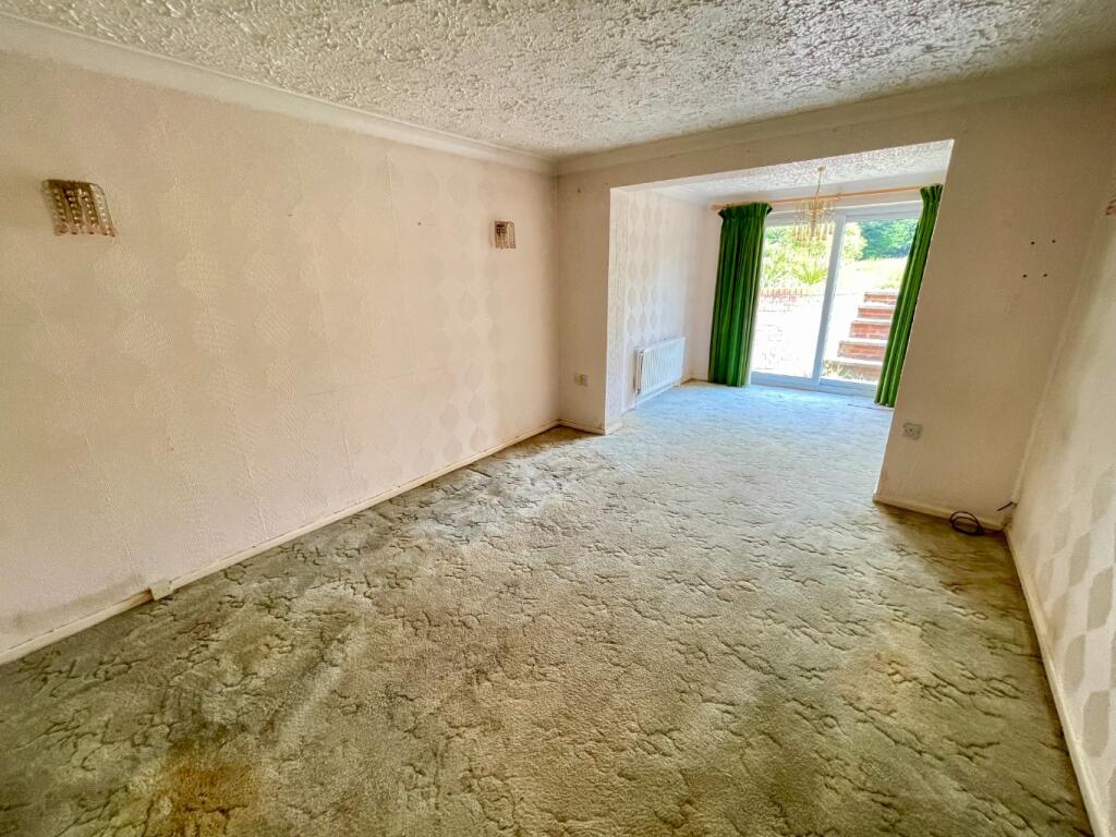 Evedon Close, Luton, Bedfordshire, LU3 2TW photo 2