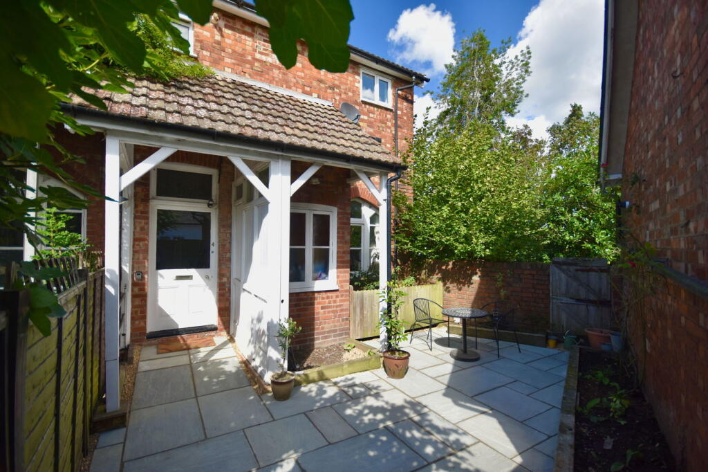 Main image of property: Silverdale Lane, Tunbridge Wells, TN4 9LA