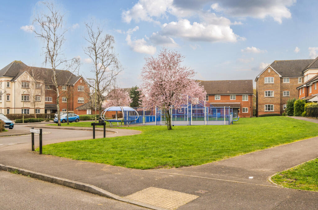 Woodland Walk, Aldershot, Hampshire, GU12 - View 2