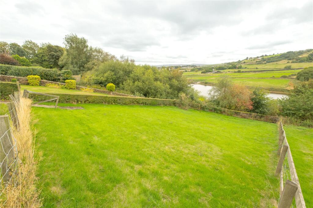 House in Huddersfield - View 3