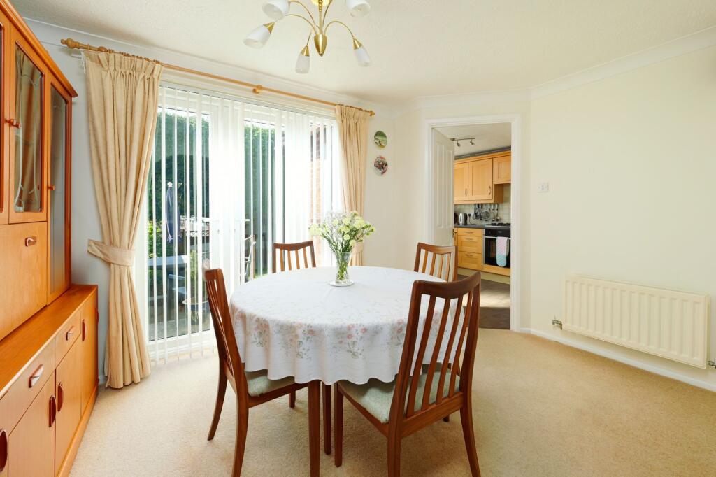 Mount Pleasant Close, Lyminge, CT18 photo 4