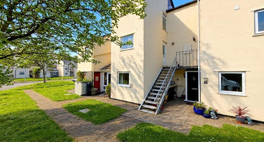 2-bed flat on Glan Gors, Harlech, £69,950