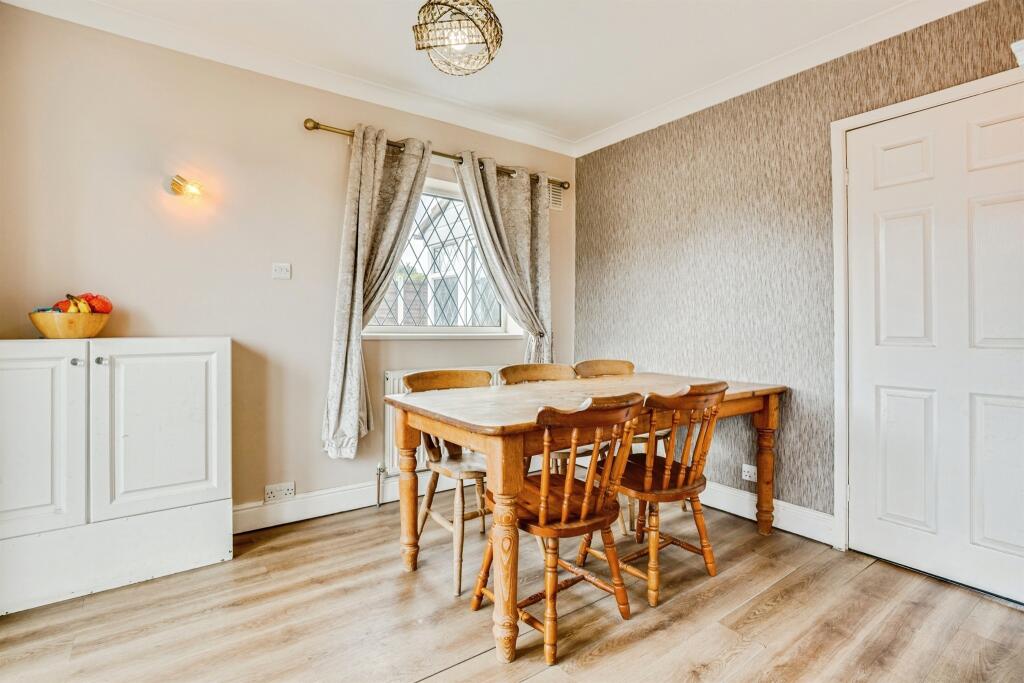 House in Wakefield - View 5