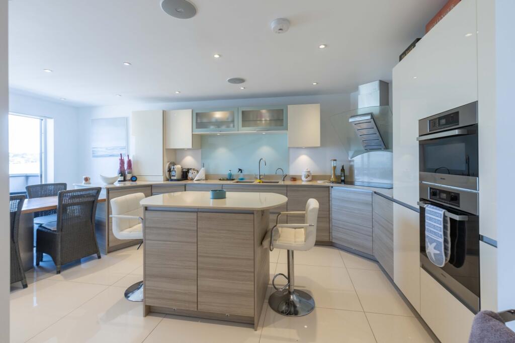 Apartment in Poole, Sandbanks - More