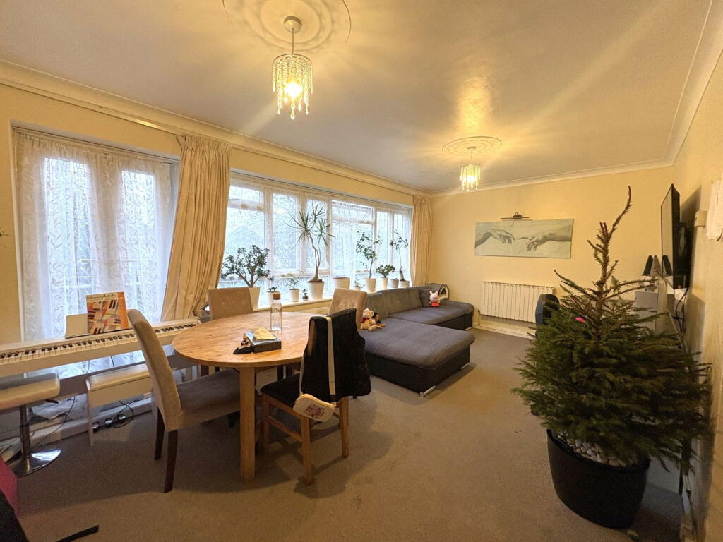 Regents Court, Stonegrove, Edgware, HA8 photo 3