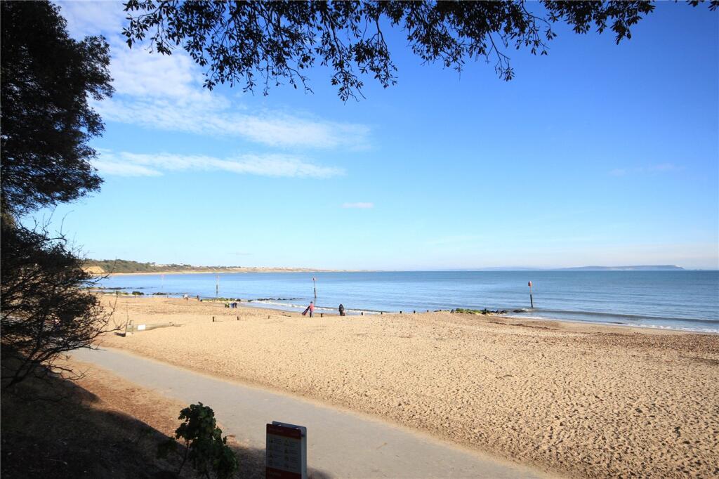 House in Highcliffe-on-Sea, Friars Cliff - More