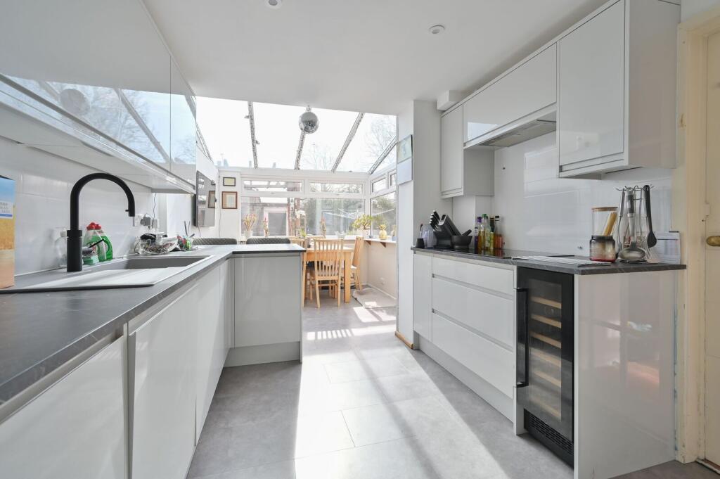 House in Dacorum, Hertfordshire - More