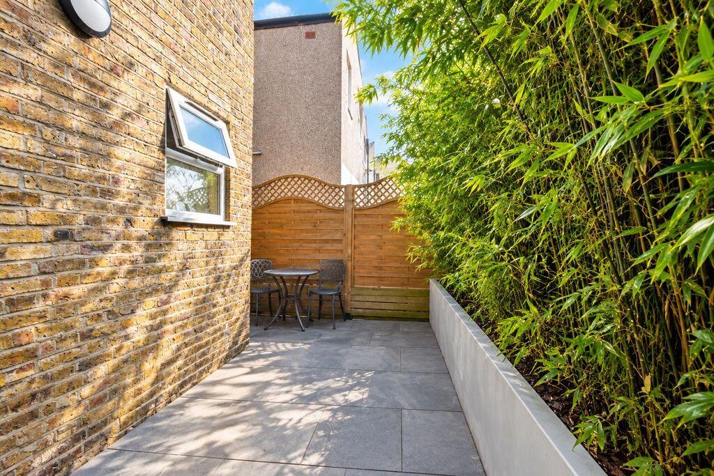 Apartment in London - More