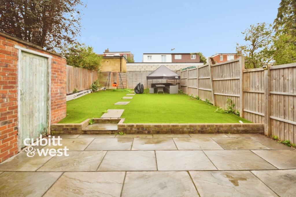 House in Croydon - View 5