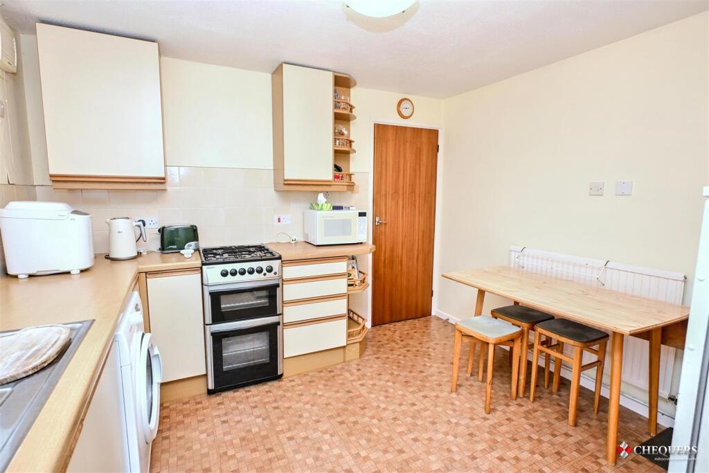 House in Basingstoke and Deane, Kempshott - View 4
