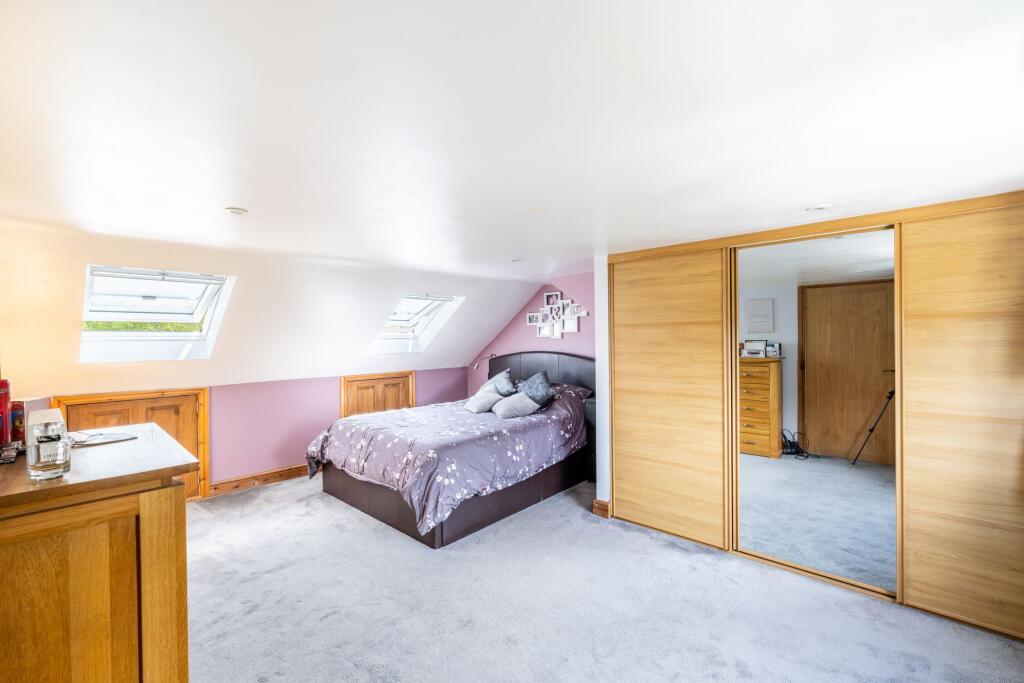 House in Crawley, Worth - View 4