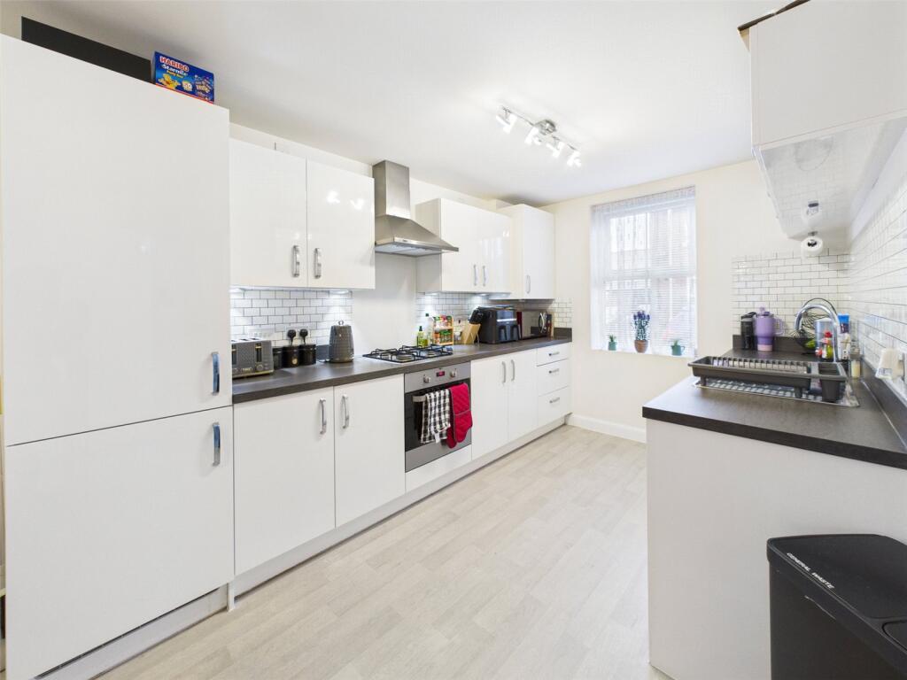 Pipit Close, Hardwicke, Gloucester, Gloucestershire, GL2 photo 2