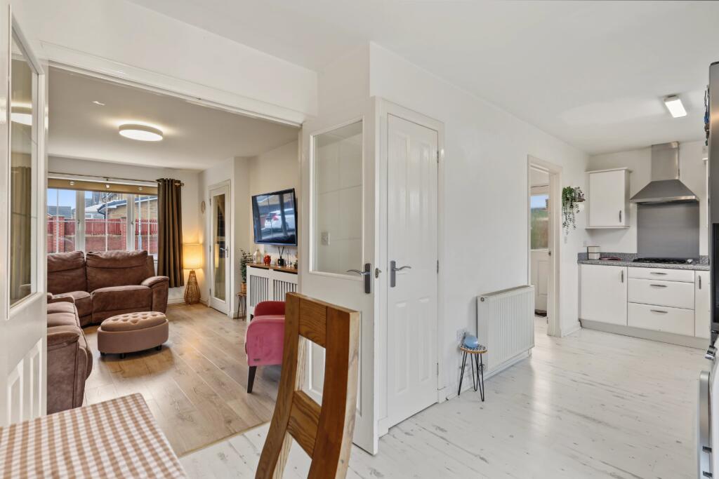 House in Renfrew, Victory Gardens, Porterfield - View 4