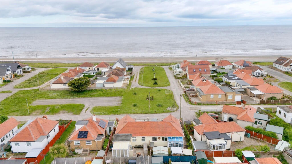 Arnold Gardens,  Kinmel Bay, LL18 photo 3