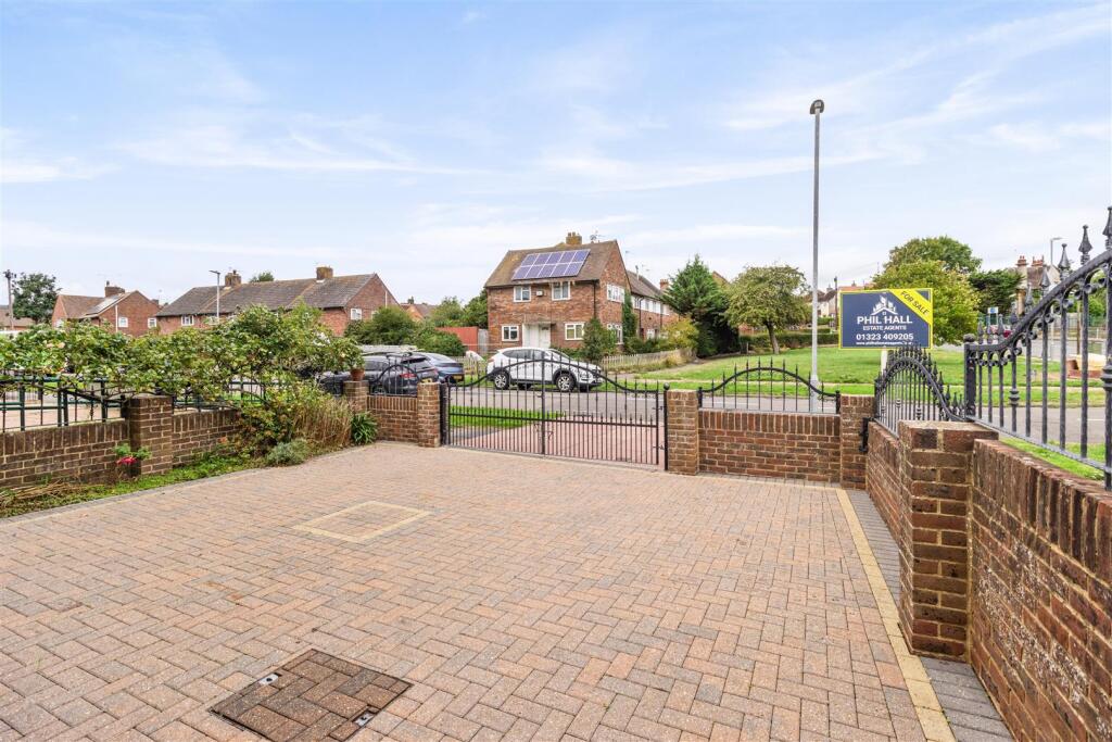 House in Eastbourne, East Sussex - View 4