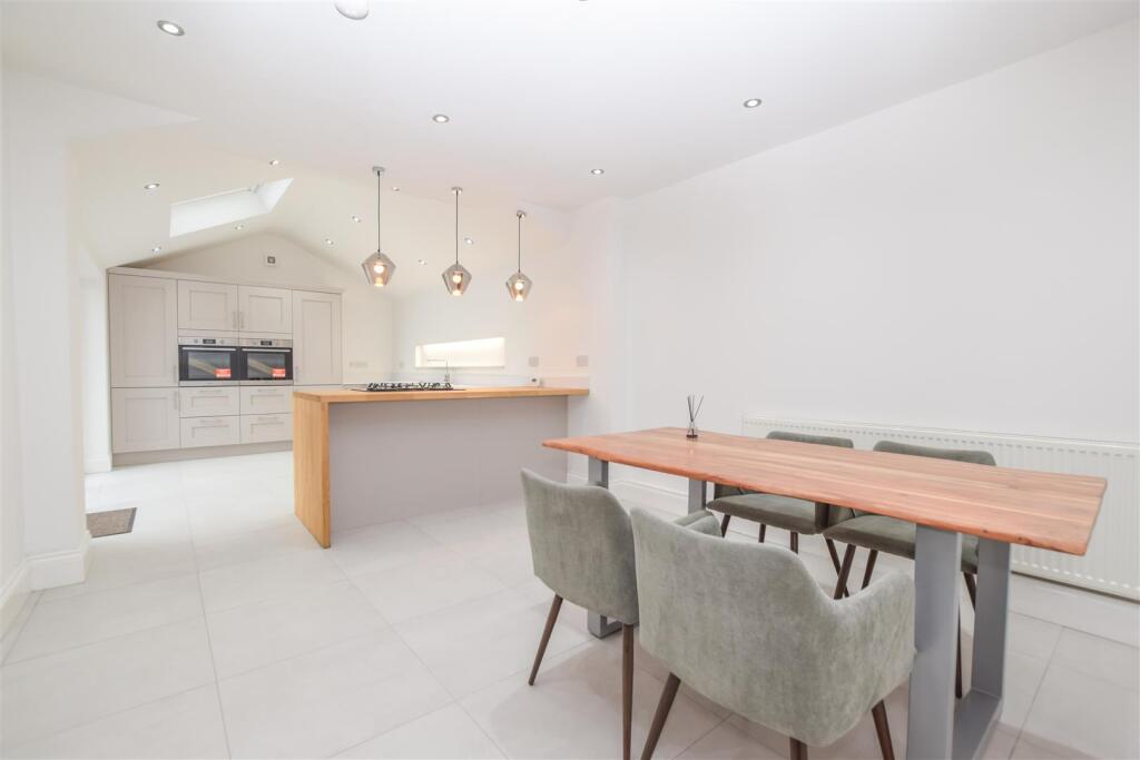 Leighton Road, Neston, Cheshire photo 3