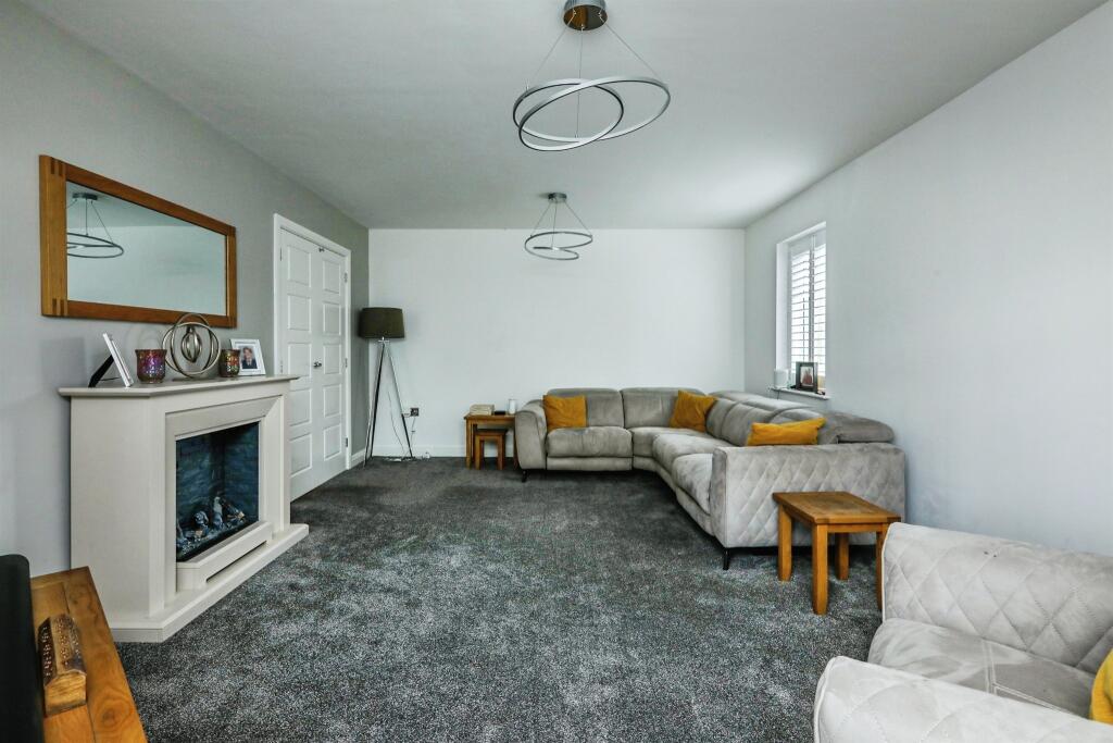 House in Bassetlaw, Nottinghamshire - More