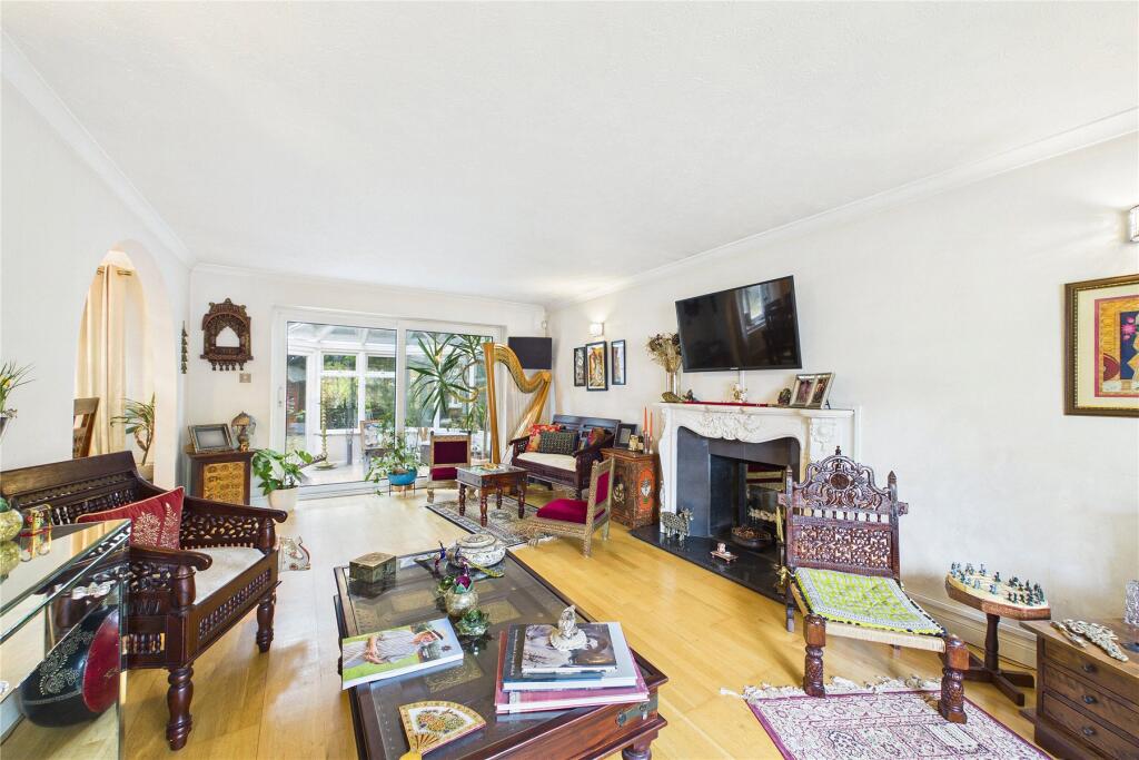 House in Surrey Heath, Windlesham - View 4