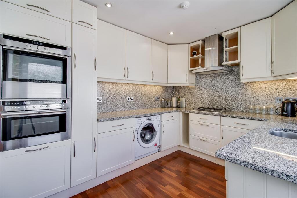 Cleveland Avenue, Lupset Park, Wakefield - View 4