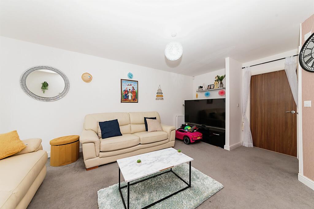 House in Kettering, Leisure Village - More