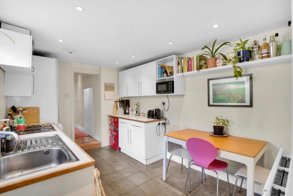 Apartment in London - View 5