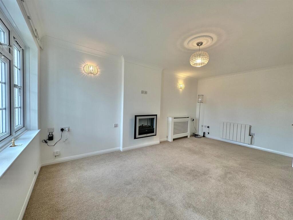 Yew Tree Drive, Nantwich, Cheshire photo 2