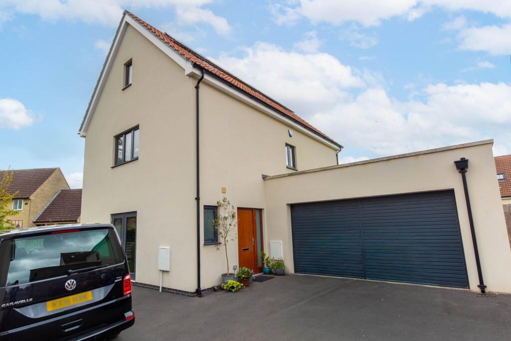 Main image of property: 8 The Green, Backwell