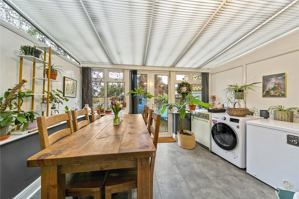 Elizabeth Gardens, Sunbury On Thames - Vista 3