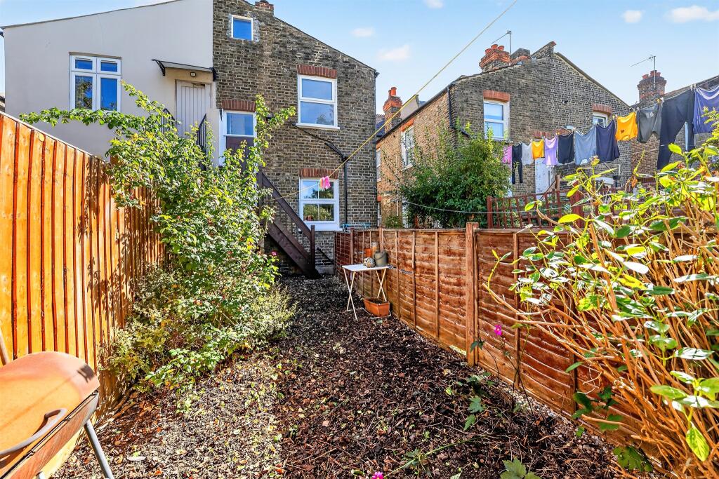 House in London - View 3