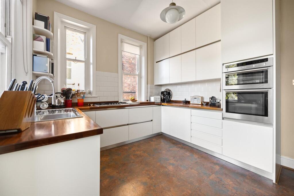 Apartment in London - View 5