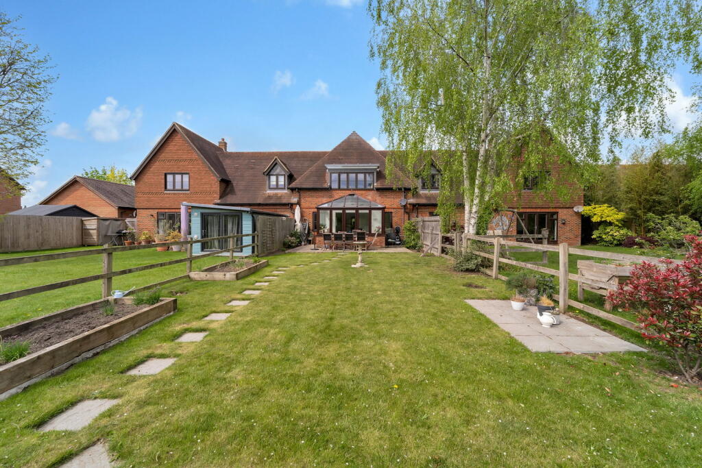 House in Woking, Surrey - View 4