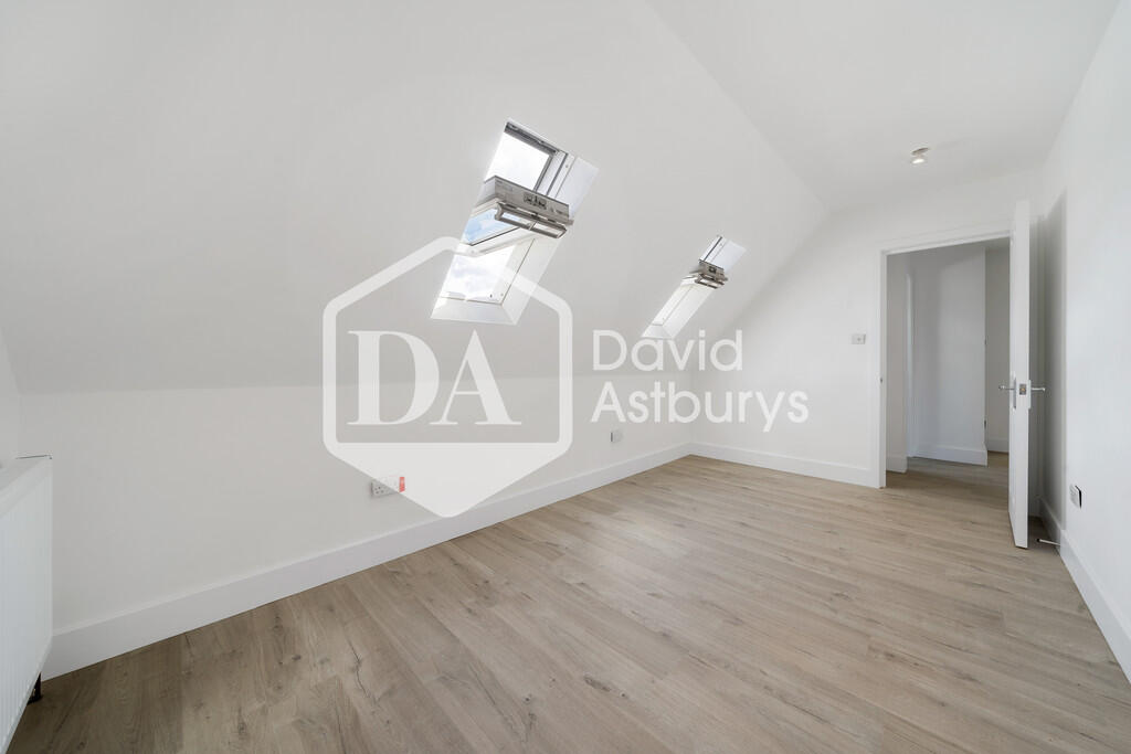 Apartment in London, Bowes Park, Palmers Green - More