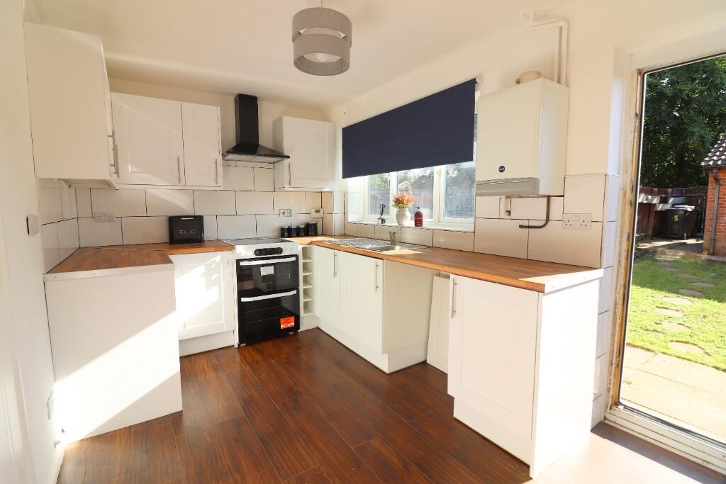 Celandine Drive, Barton Hills, Luton, LU3 4AG photo 4